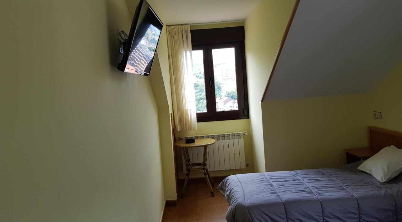 Hotel Alina Cangas del Narcea Kültér fotó