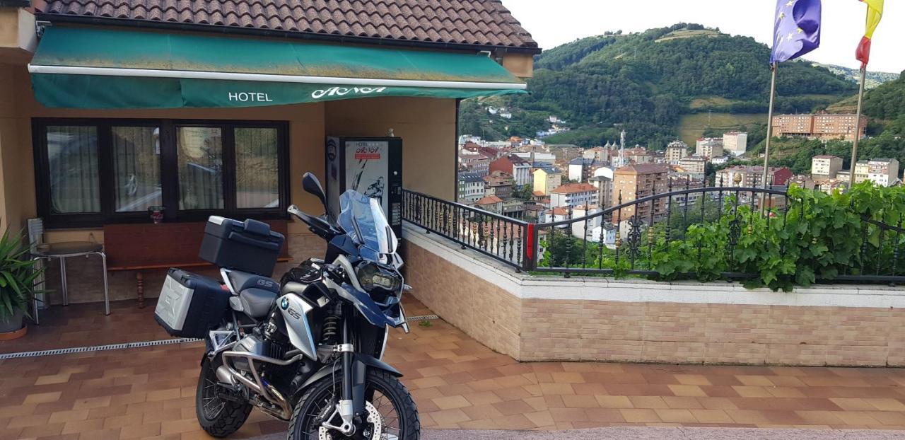 Hotel Alina Cangas del Narcea Kültér fotó