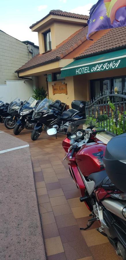 Hotel Alina Cangas del Narcea Kültér fotó