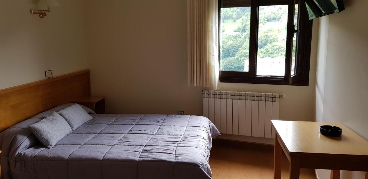 Hotel Alina Cangas del Narcea Kültér fotó
